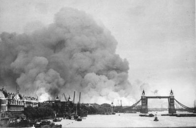 Blitz-Londres-Tower-Bridge_Wikimédia-600x391